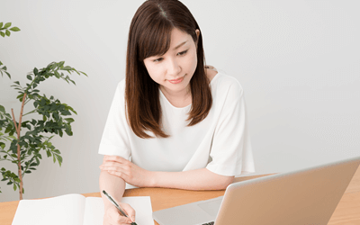 後日、報告書を書き提出する