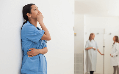 看護師間で陰口や悪口が多いこと