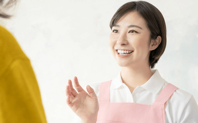 保育士さんの人数や対応・雰囲気などを確認する