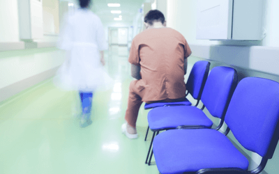 受刑者を相手に看護を行うこと