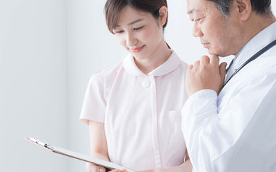 病院への受診には看護師が付き添う