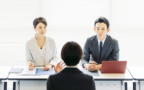 面接はまとめて行い、有給休暇も活用する