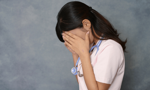患者を受け持っている間に急変しないでと思う看護師