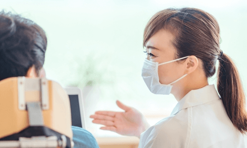 午前・午後は医師の診察介助が主なスケジュール