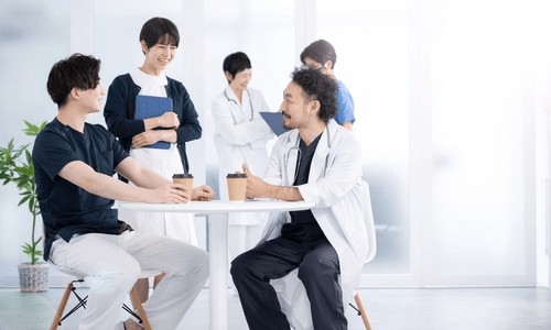 医師や他職種とのカンファレンス